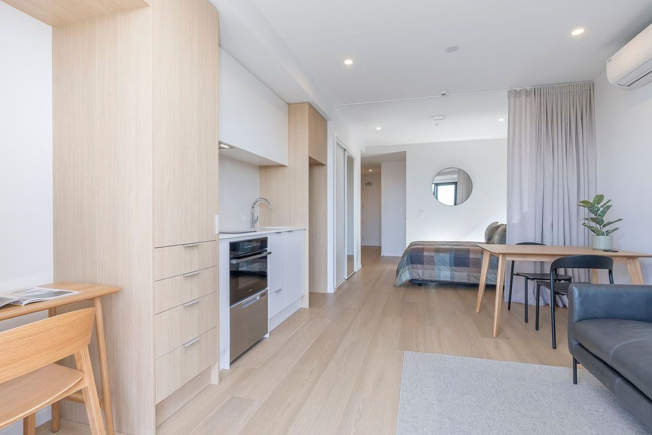 Available now, brand new studio apartment - Vista 4