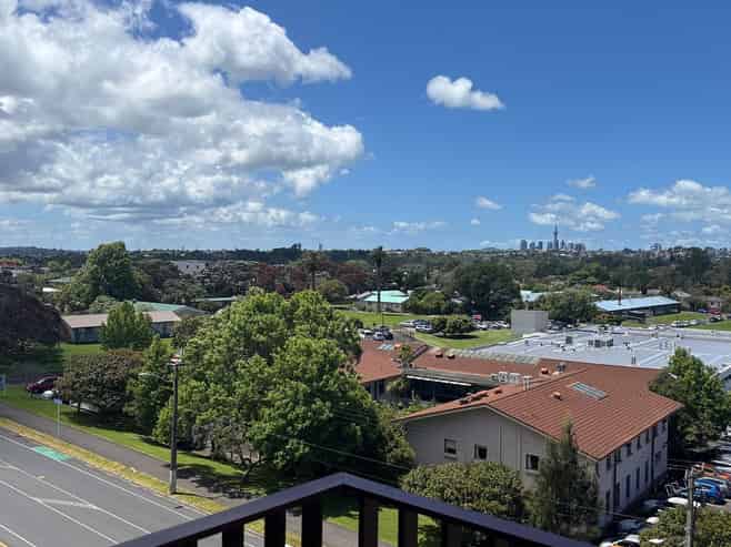 105/2B Te Ara Taurapa, Point Chevalier