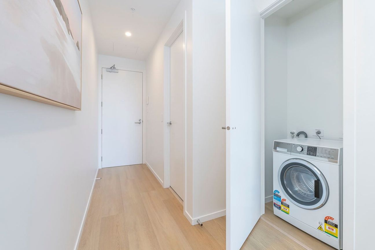 Available now, brand new studio apartment - Altro