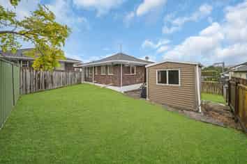 17 Faith Bullock Place, New Lynn