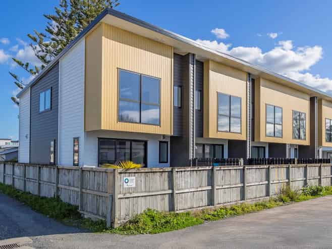 1-6/21 Peachgrove Road, Te Atatu South