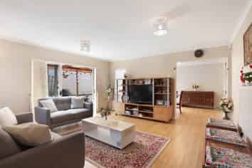 1 Stolford Crescent, New Lynn