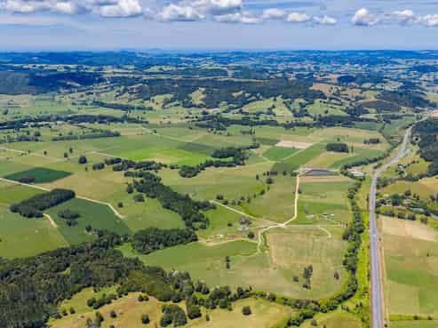2358 State Highway 1, Hukerenui and Surrounds