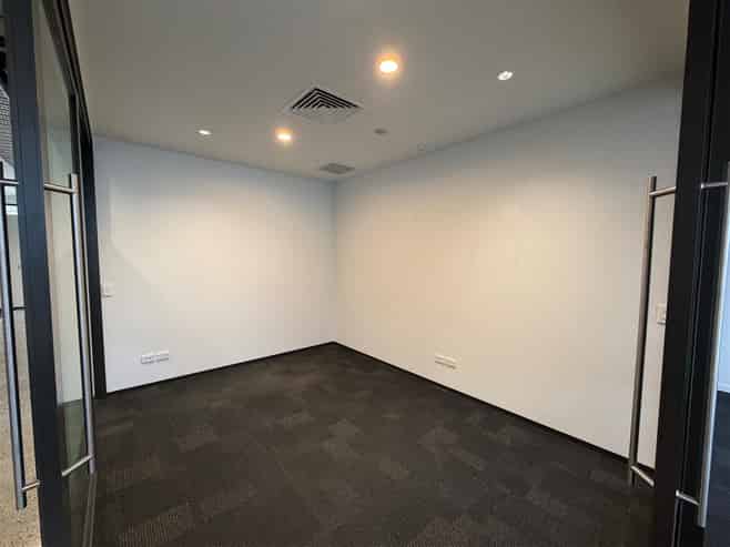 Modern Fitted Office in Grafton