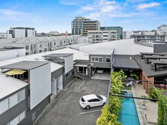 VERSATILE WAREHOUSE/OFFICE
