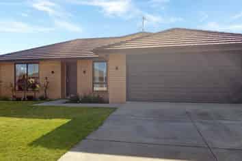 8a Goldrich Grove, Netherby