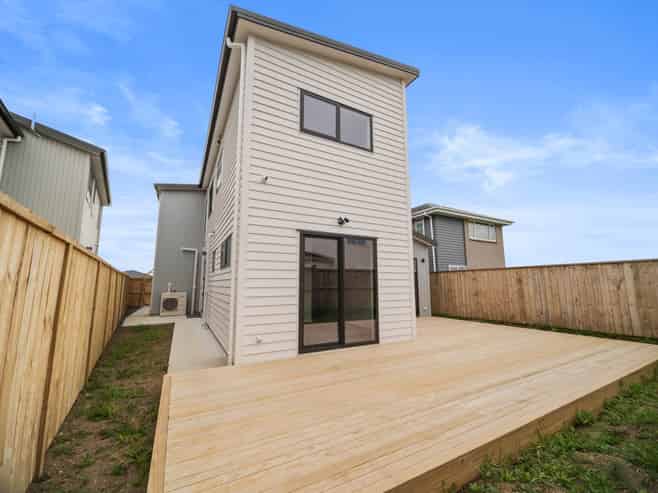 7 Whata Street, Clarks Beach