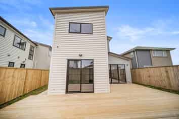 7 Whata Street, Clarks Beach