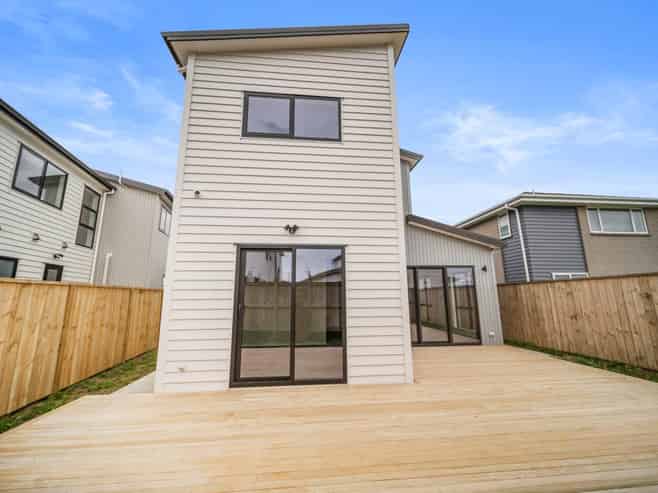 7 Whata Street, Clarks Beach