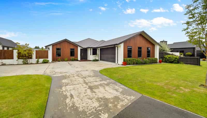 15 Douglas Drive, Allenton
