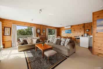 8A Matai Road, Stanmore Bay