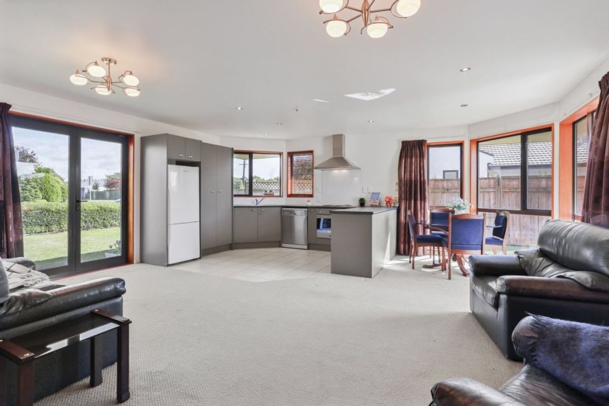 * UNDER OFFER * All the T’s. Tidy Two Bed Two Bathroom Townhouse - Ansicht 4