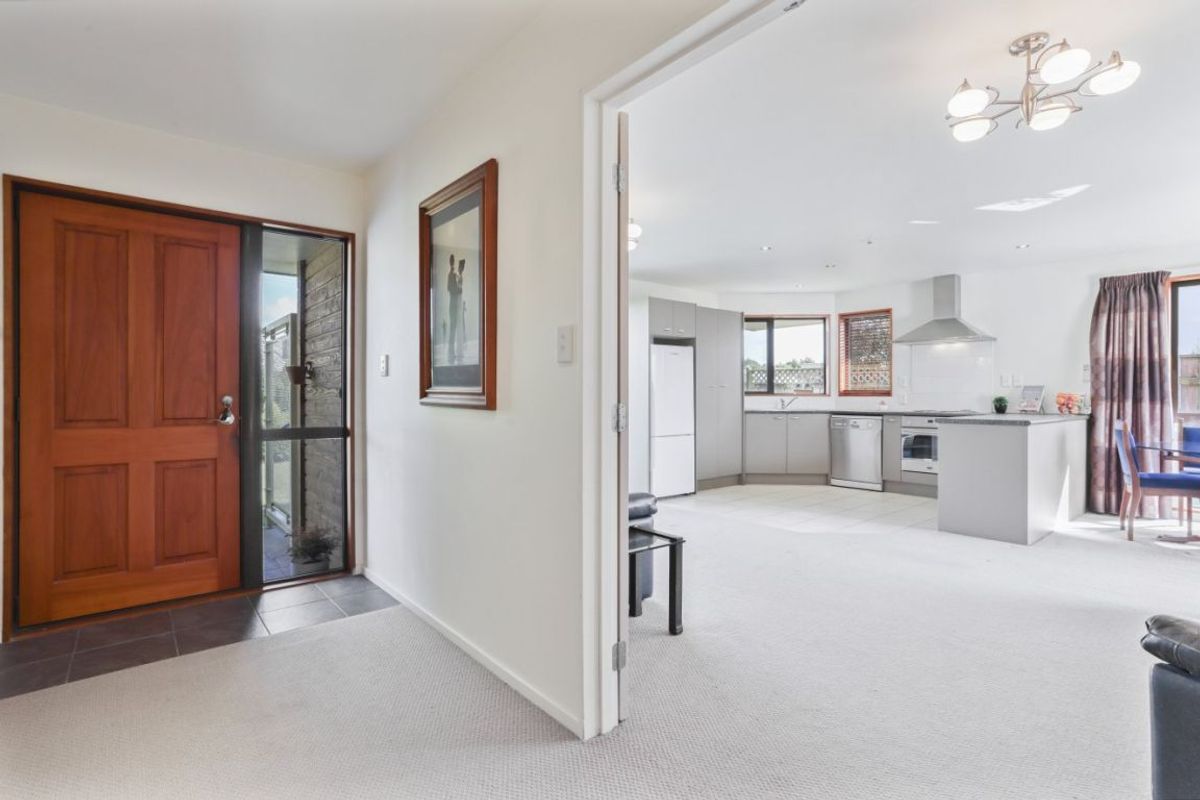 * UNDER OFFER * All the T’s. Tidy Two Bed Two Bathroom Townhouse - Mehr