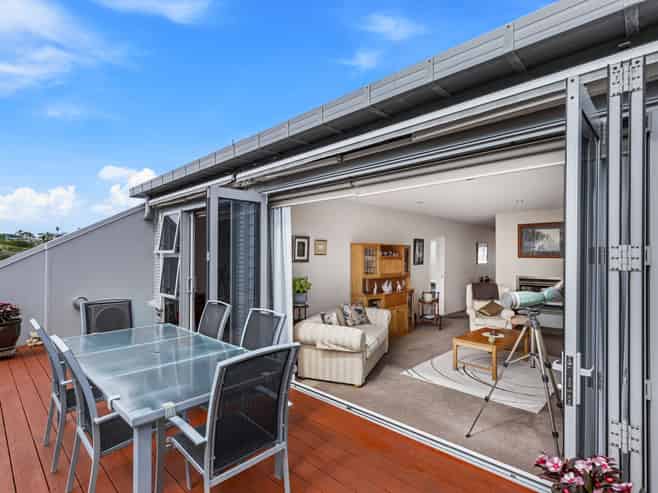 9/16 Beach Front Lane, Browns Bay