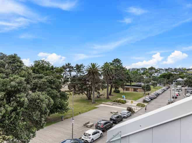 9/16 Beach Front Lane, Browns Bay