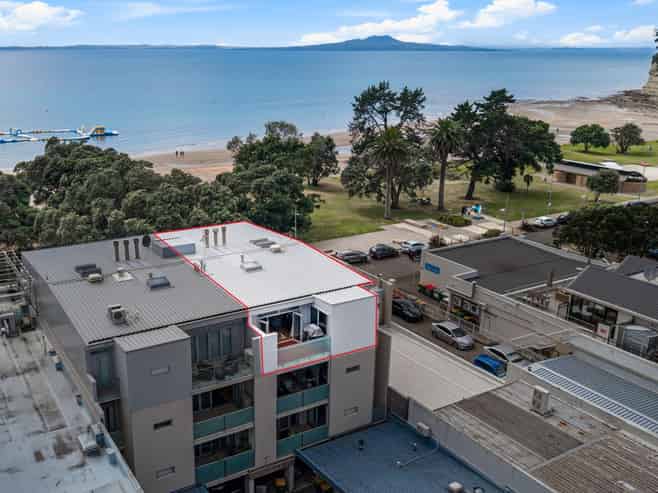 9/16 Beach Front Lane, Browns Bay