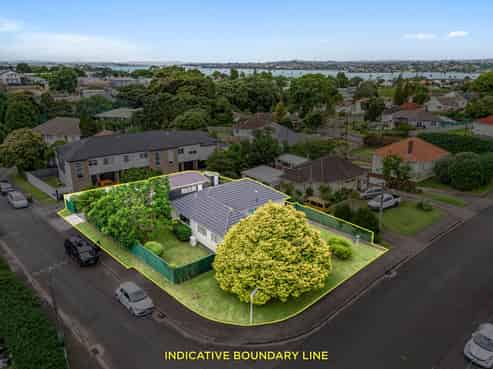 76 Court Crescent, Panmure