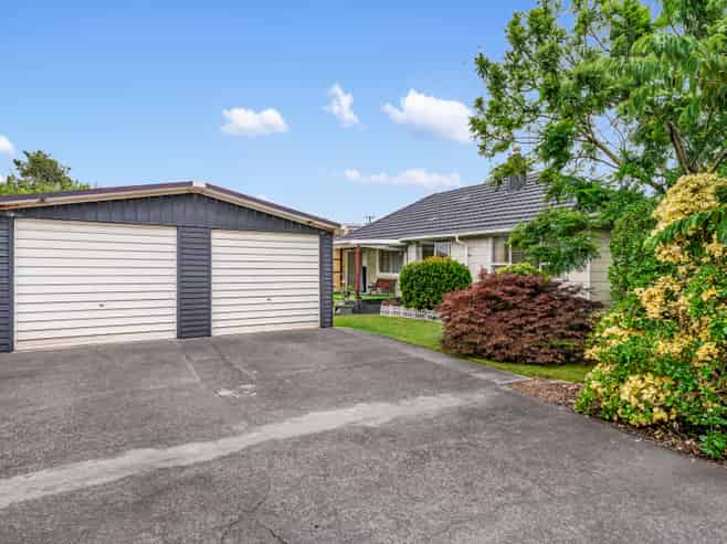 76 Court Crescent, Panmure