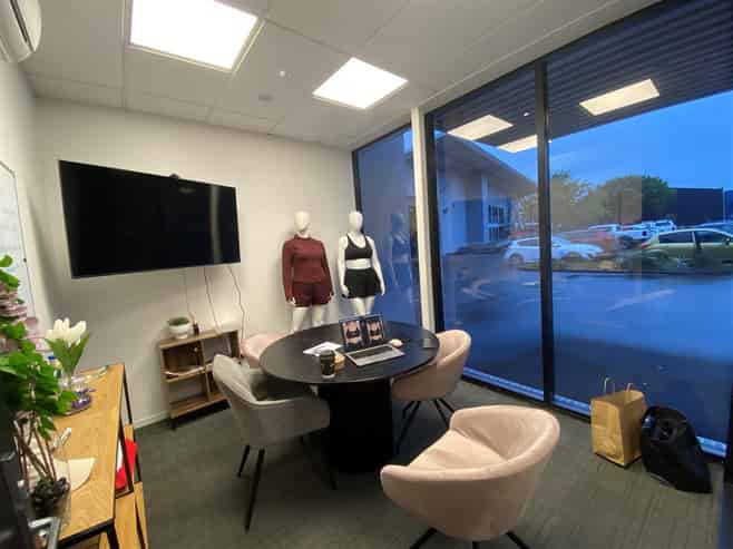 CLASSY MID-SIZED MODERN INDUSTRIAL