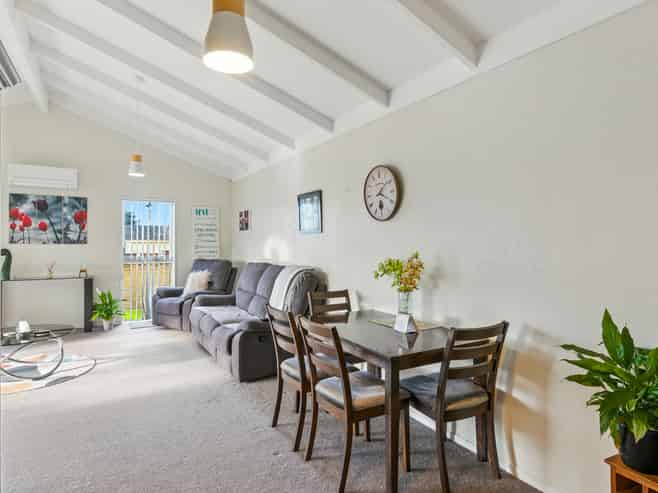 6A Buckley Grove, Paraparaumu