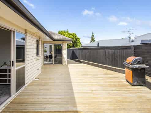 24 Bellbird Rise, Pyes Pa