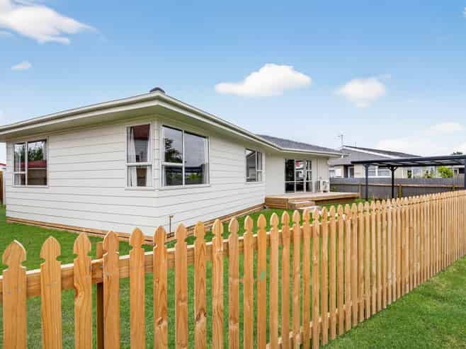 406 Avenue Road West, Hastings