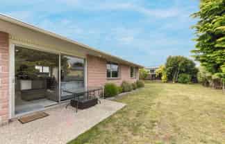 2/4a Arapiki Road, Stoke