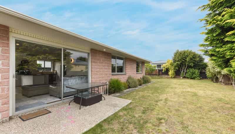 2/4a Arapiki Road, Stoke