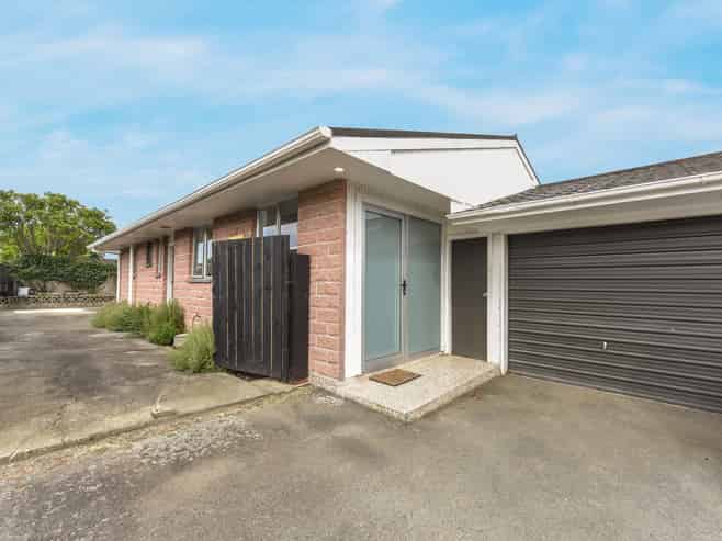 2/4a Arapiki Road, Stoke