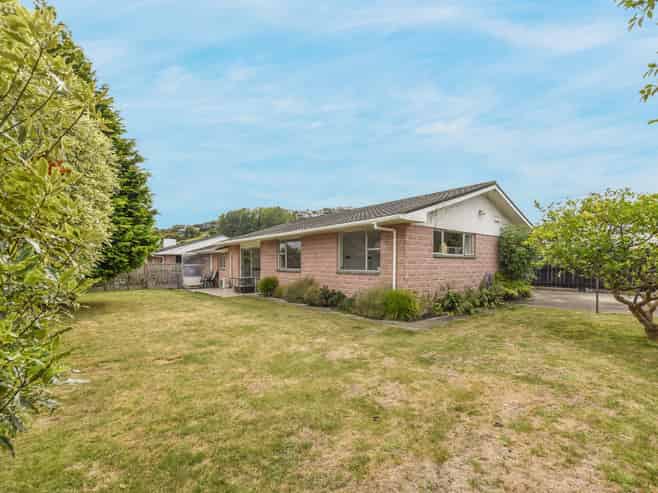 2/4a Arapiki Road, Stoke