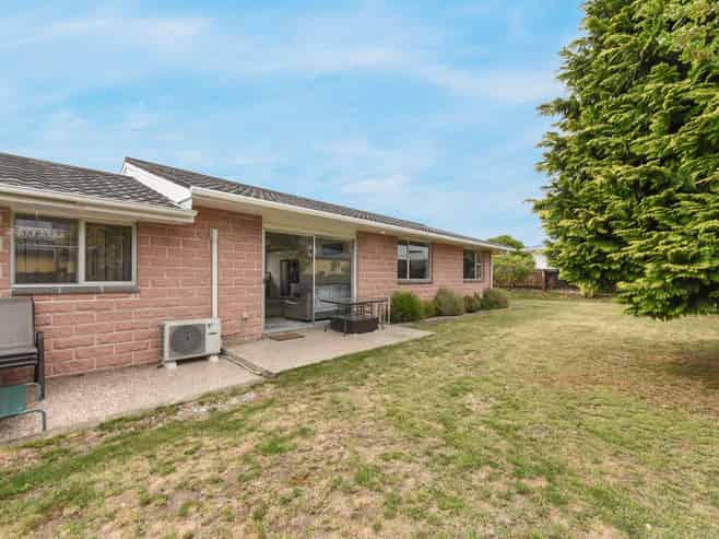 2/4a Arapiki Road, Stoke