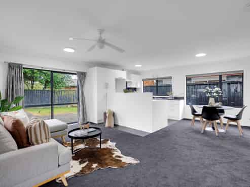 8 Harvard Court, Melville