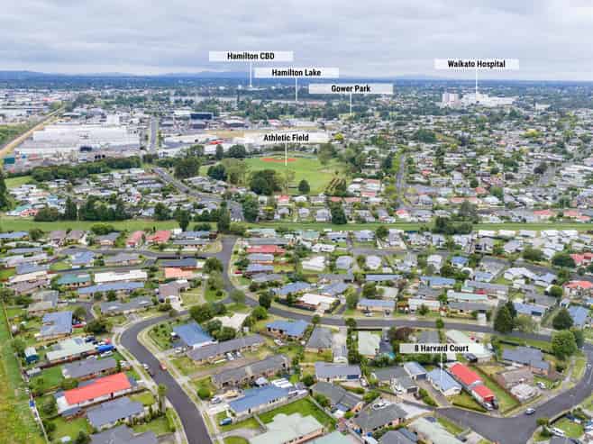 8 Harvard Court, Melville