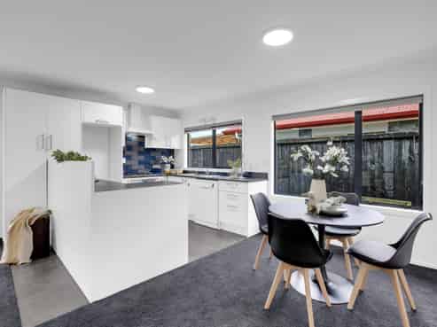 8 Harvard Court, Melville