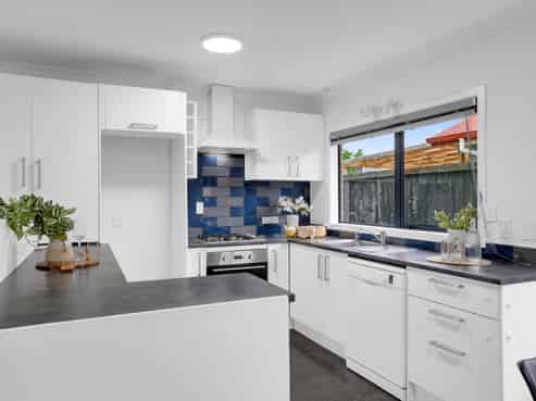 8 Harvard Court, Melville