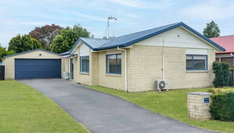 8 Harvard Court, Melville