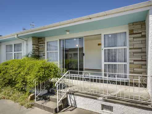 2/45 Riverbend Road, Onekawa