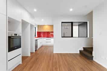 2/21 Peachgrove Road, Te Atatu Peninsula