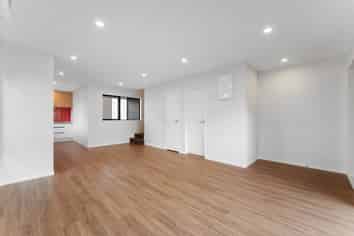 2/21 Peachgrove Road, Te Atatu Peninsula