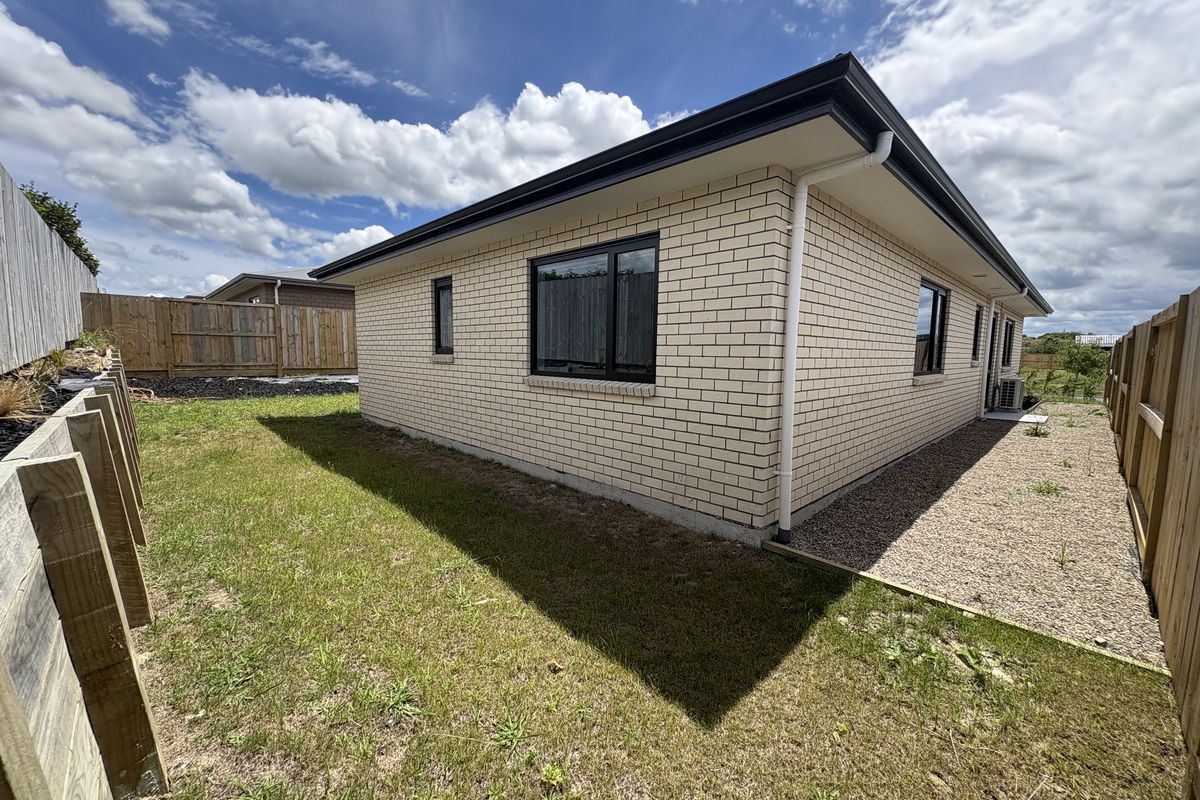 Brand New Brick Home - Widok 3