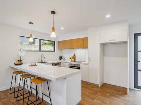 2/60 Akatarawa Road, Brown Owl