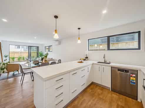 2/60 Akatarawa Road, Brown Owl