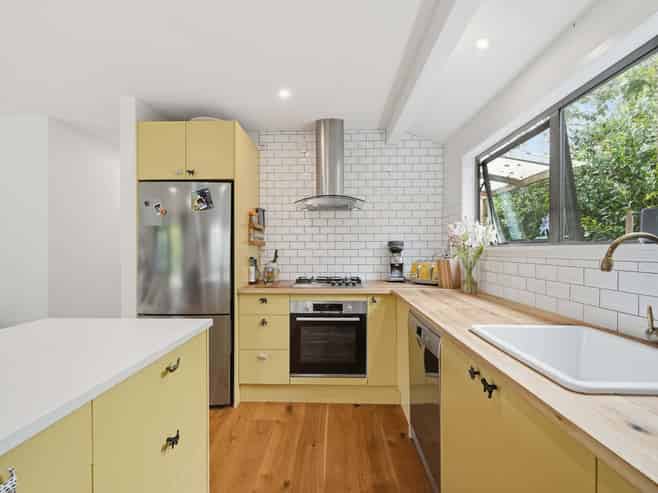 2/14 Mozeley Avenue, Devonport