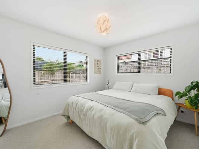 2/14 Mozeley Avenue, Devonport