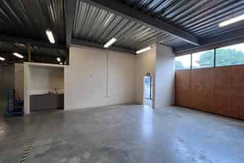 Modern Warehouse & Office Opportunity on Rosebank Road