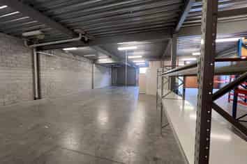 Modern Warehouse & Office Opportunity on Rosebank Road