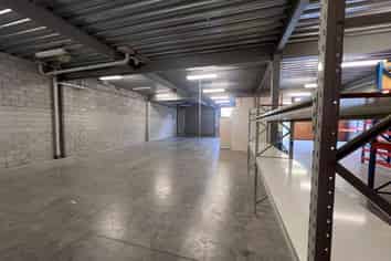 Modern Warehouse & Office Opportunity on Rosebank Road