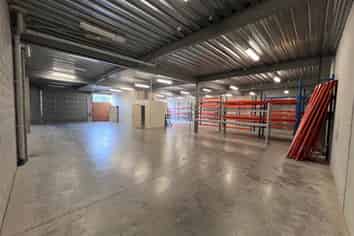 Modern Warehouse & Office Opportunity on Rosebank Road