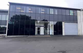 Modern Warehouse & Office Opportunity on Rosebank Road