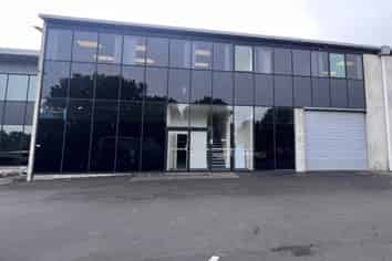 Modern Warehouse & Office Opportunity on Rosebank Road
